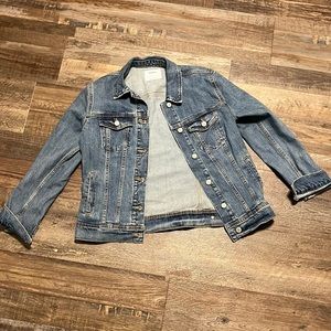 Never worn, size medium old navy jean jacket